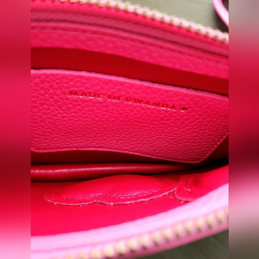 Kate Spade On Purpose Beaded Heart Wristlet Like New - Picture 5 of 5
